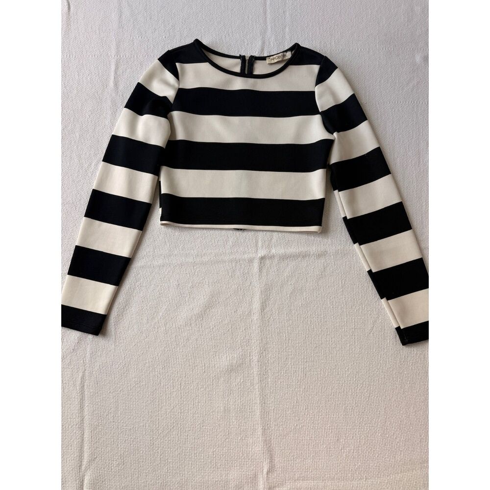 Arden B Black White Striped Crop Top Medium Long Sleeve Zip Back